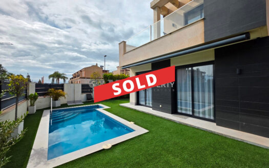 CORNER VILLA FOR SALE LOS ALCÁZARES REF.1671SLA
