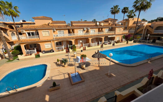 🌴 South-Facing Townhouse in Residential Playa I – Los Alcázares