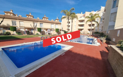 🌅 Beautiful Renovated Penthouse with Private Solarium & Garage – Los Alcázares