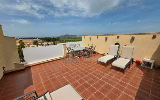 🌅 Beautiful Renovated Penthouse with Private Solarium & Garage – Los Alcázares