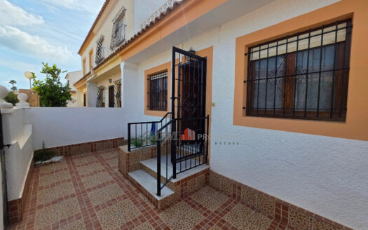 Bungalow for Sale in Los Narejos with Private Solarium