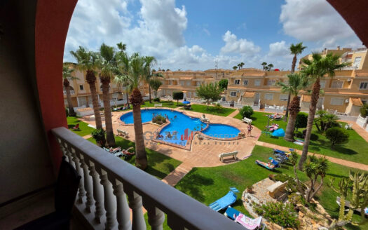 Penthouse for sale in Los Alcázares overlooking Pool