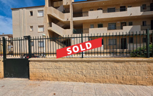 1 Bedroom Flat with Communal Pool & Great Renovation Potential – Oasis, Los Narejos