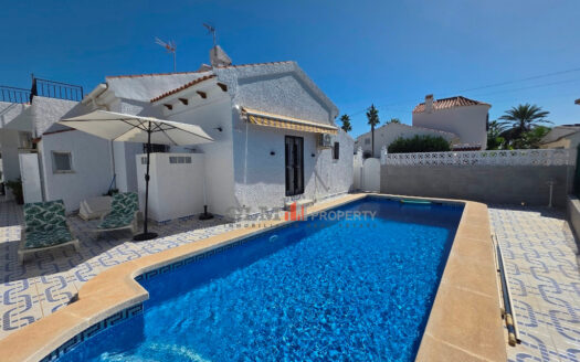 4 Bedroom Villa with Private Pool for Sale in Los Narejos