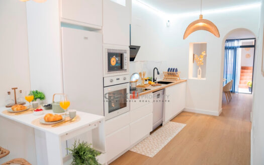 FULLY RENOVATED PROPERTY IN LOS ALCÁZARES – JUST 30 METRES FROM THE BEACH