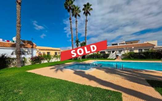 Charming 2-Bedroom Bungalow with Rooftop Solarium and Communal Pool in Los Narejos