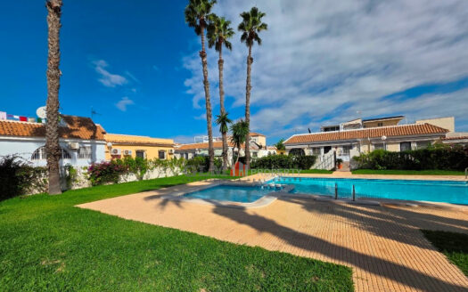 Charming 2-Bedroom Bungalow with Rooftop Solarium and Communal Pool in Los Narejos