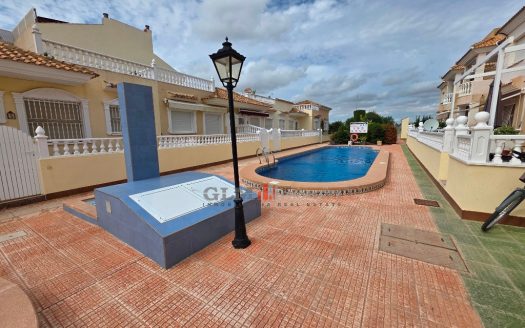 2 Bedroom Ground Floor Apartment for Sale in Los Alcázares with Communal Pool